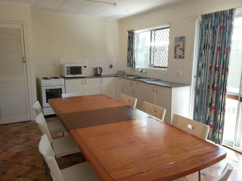 Sandy Court Holiday Units Motel Noosaville